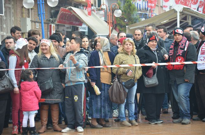 MHP LİDERi DEVLET BAHÇELİ AKHİSARLILAR İLE BULUŞTU